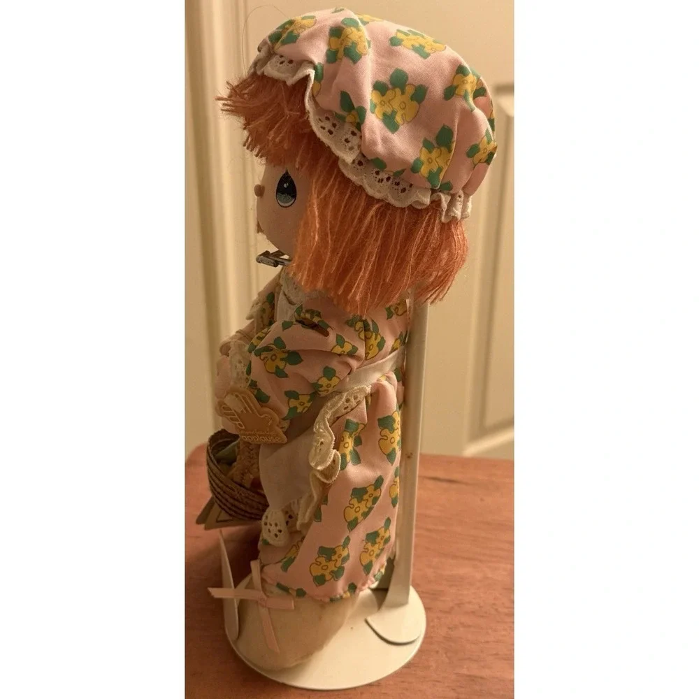 Vintage precious‎ moments plush DOLL MANDY 16017 W/ Basket May 1987 With Stand